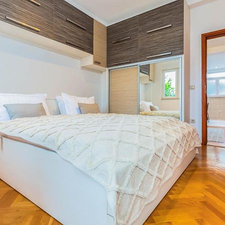 Beachfront Apartment Jesenice  Exterior photo
