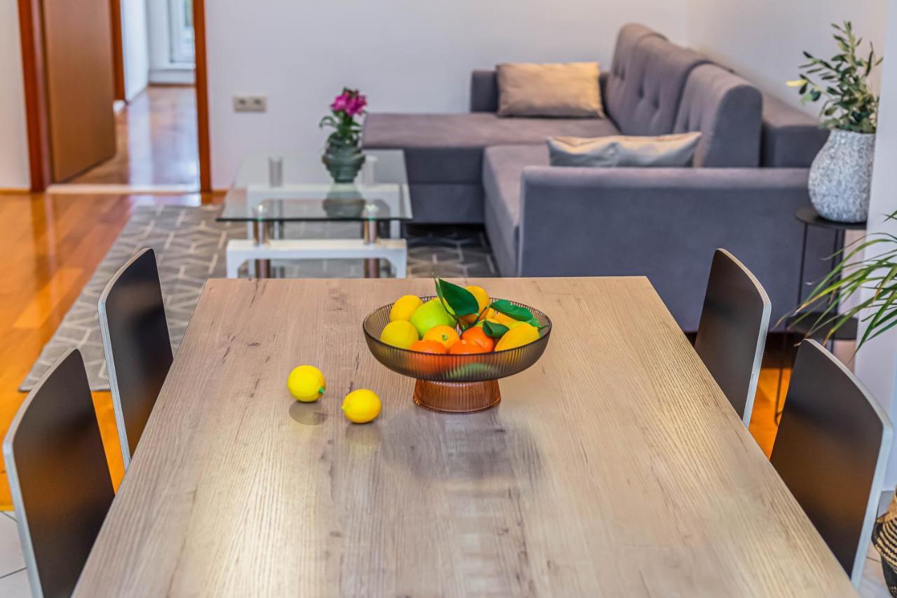 Beachfront Apartment Jesenice  Exterior photo
